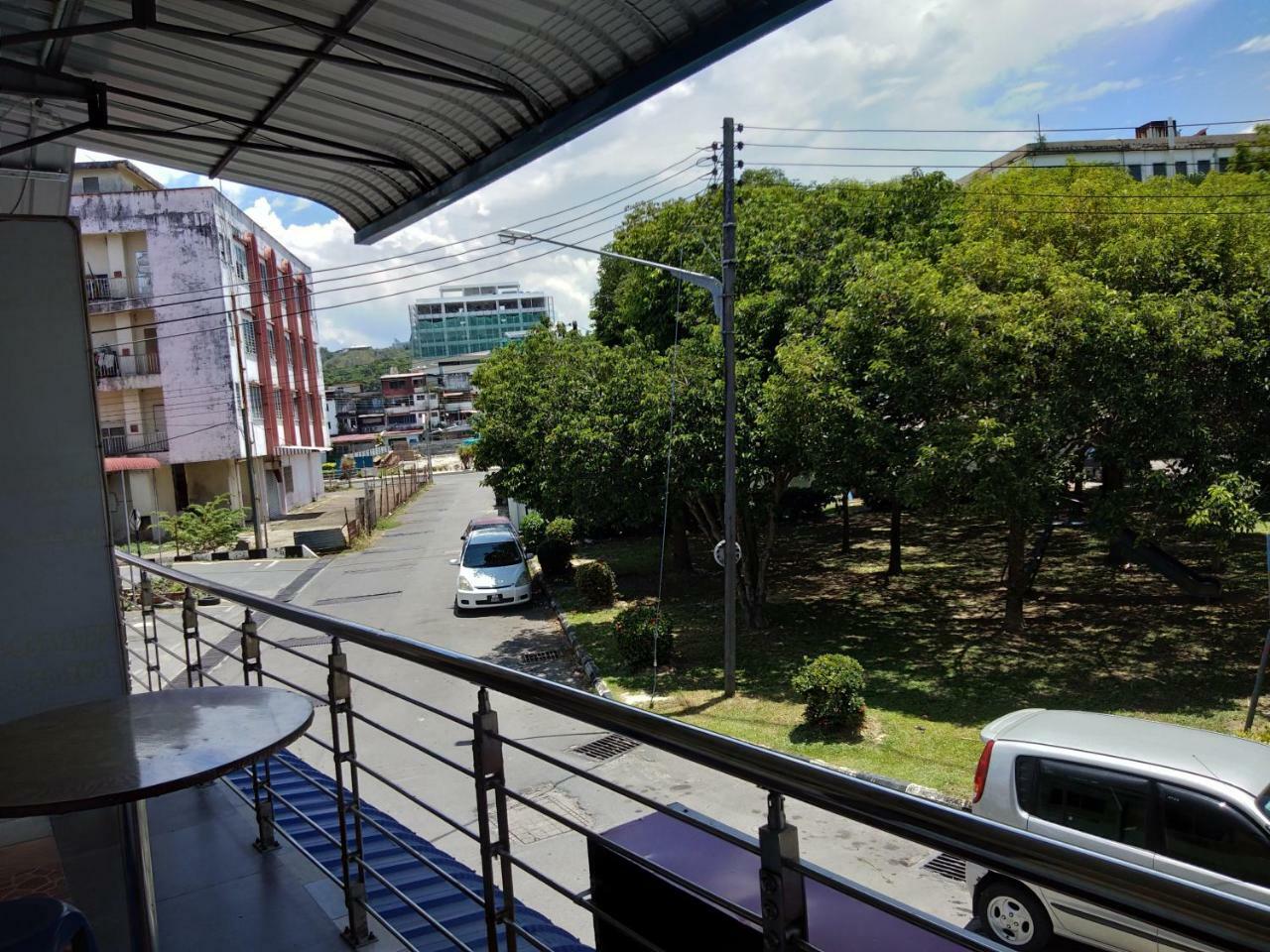 Jj Home2Stay Miri Bagian luar foto